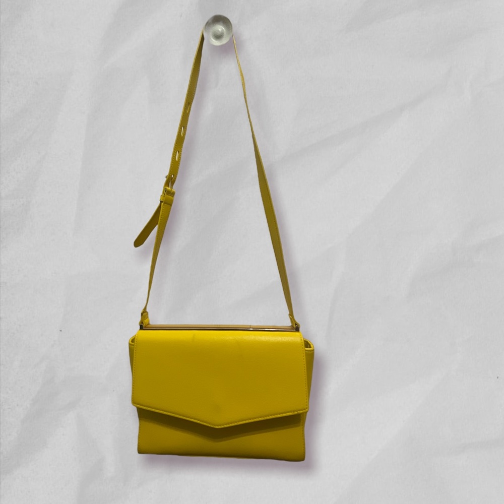 yellow charles & keith bag !! ｡:.ﾟஐ⋆*